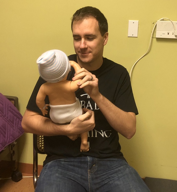 Nurse Jackie teaches breastfeed and burping positions