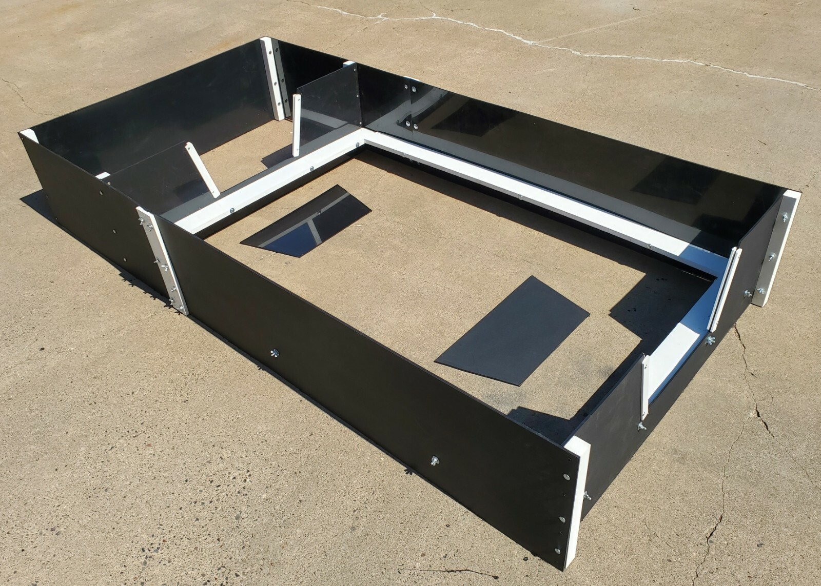 Small Whelping Box w/safety rails, liner & potty area FREE S & H 32×42