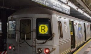 R Train Heading to Bay Ridge